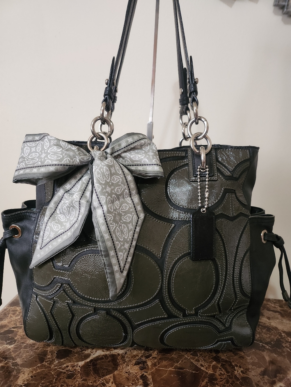 Coach 2010 Colette Green/Blk Leather Tote Bag with Scarf Accent GUC